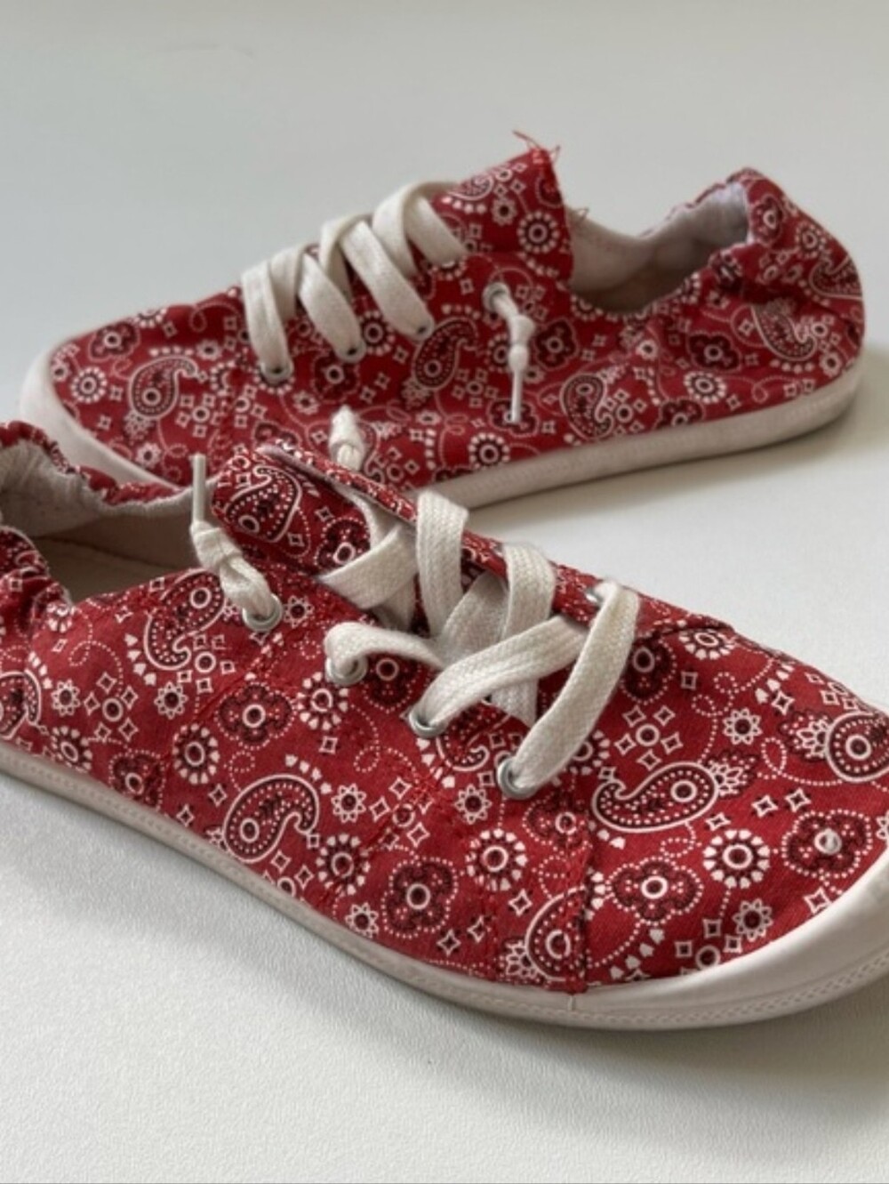 Torrid Riley Ruched Sneaker Red Paisley Slip On Extra Wide Size 9WW